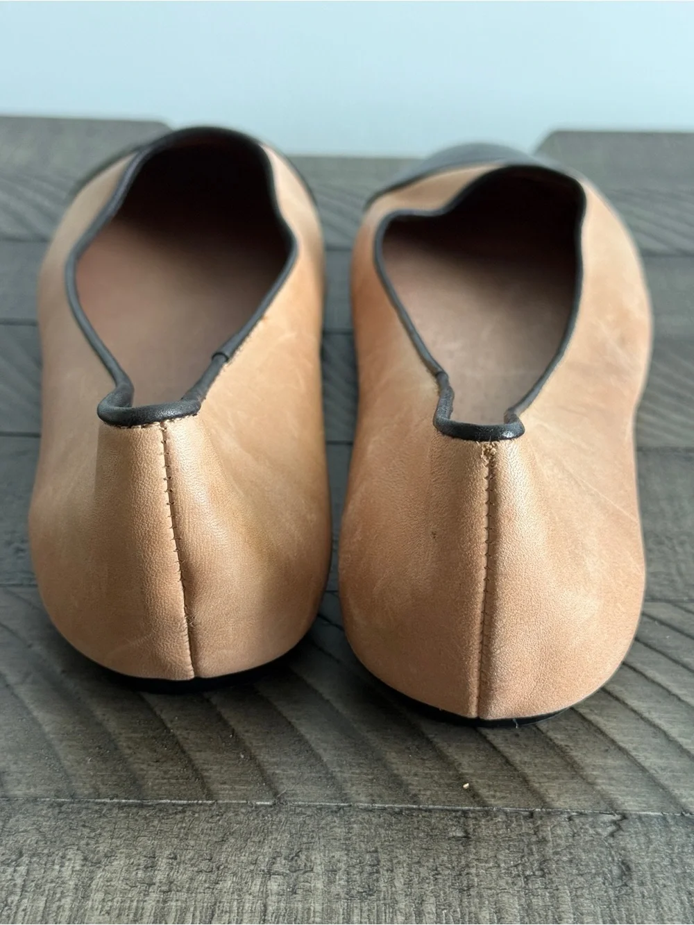 Fossil Two-Tone Tan and Black Women’s Ballet Flats Size 9.5